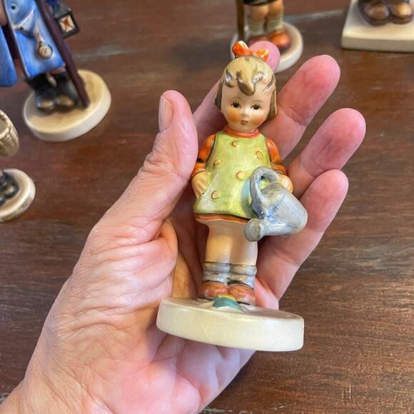 Hummel Goebel Genuine Vintage Figurines Lot of 07 - Picture 6 of 11